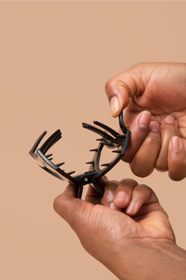 TELETIES - Open Tortoise Large Claw Hair Clip in Brown - Large