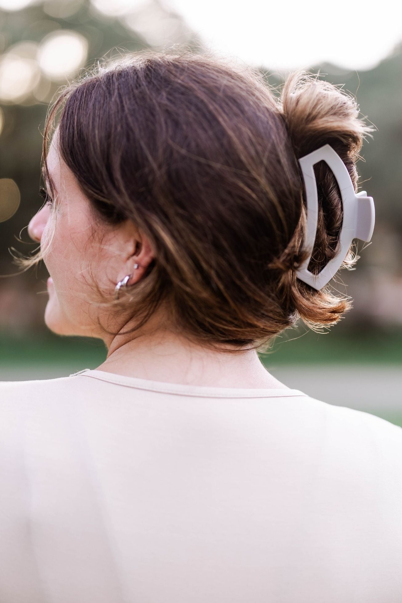 TELETIES - Open Silver Flames Large Claw Hair Clip in Gray - Large