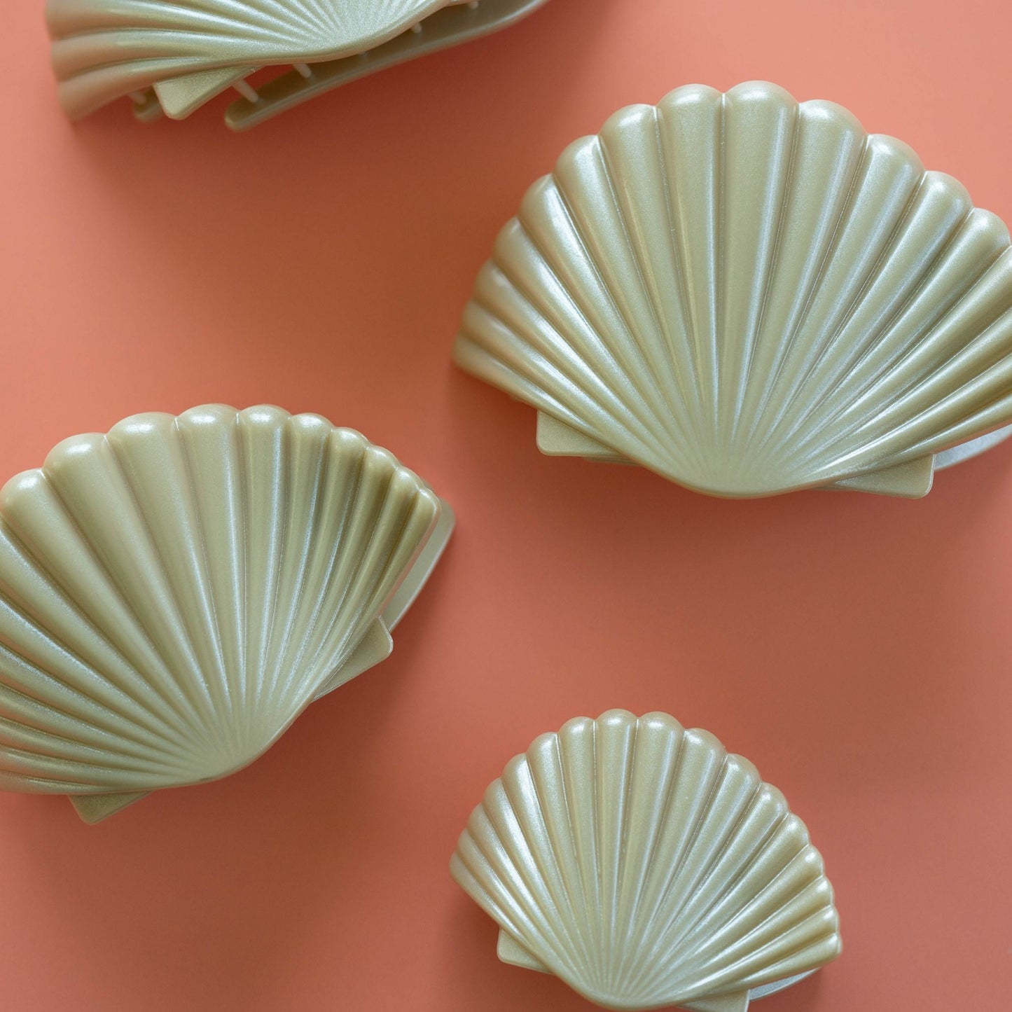 TELETIES - Shimmering Shell Medium Flat Hair Clip - Medium