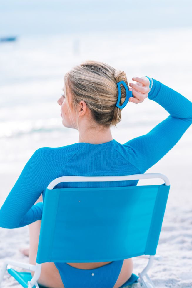 TELETIES - Open Bora Bora Medium Claw Hair Clip in Blue - Medium