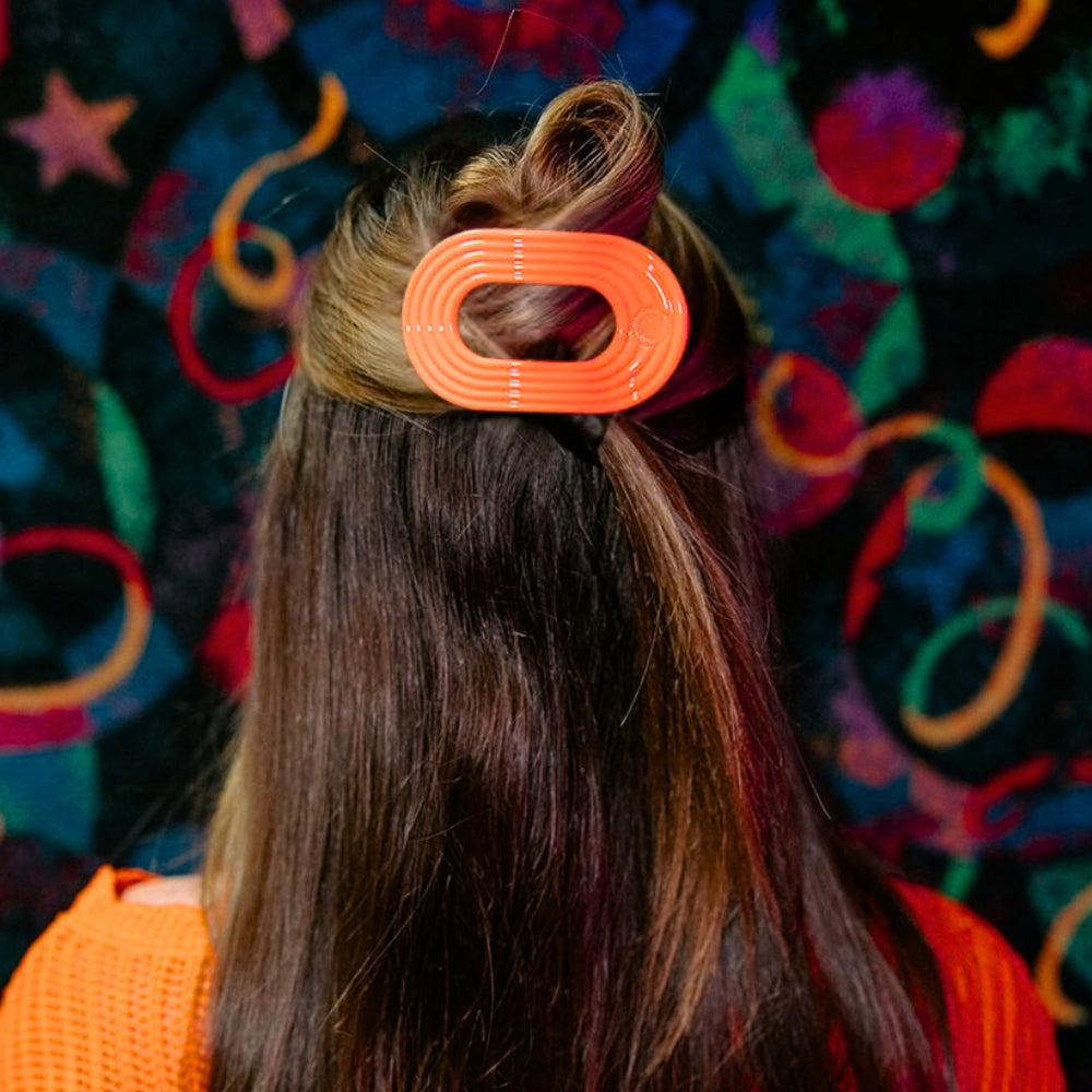 TELETIES - Darty Medium Flat Round Hair Clip in Orange Coral Neon - Medium