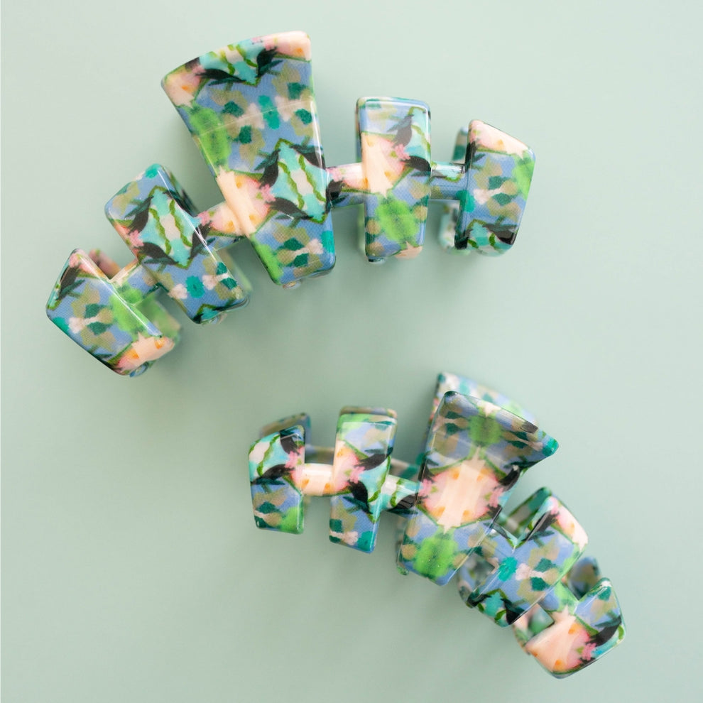 Classic Island House Medium Claw Clip
