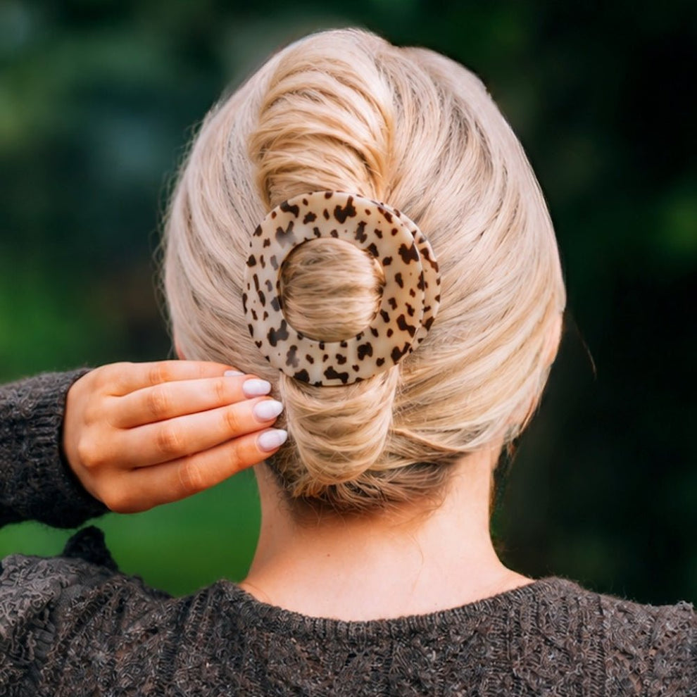 Blonde Tortoise Large Flat Circle Hair Clip - Hair Clips - TELETIES
