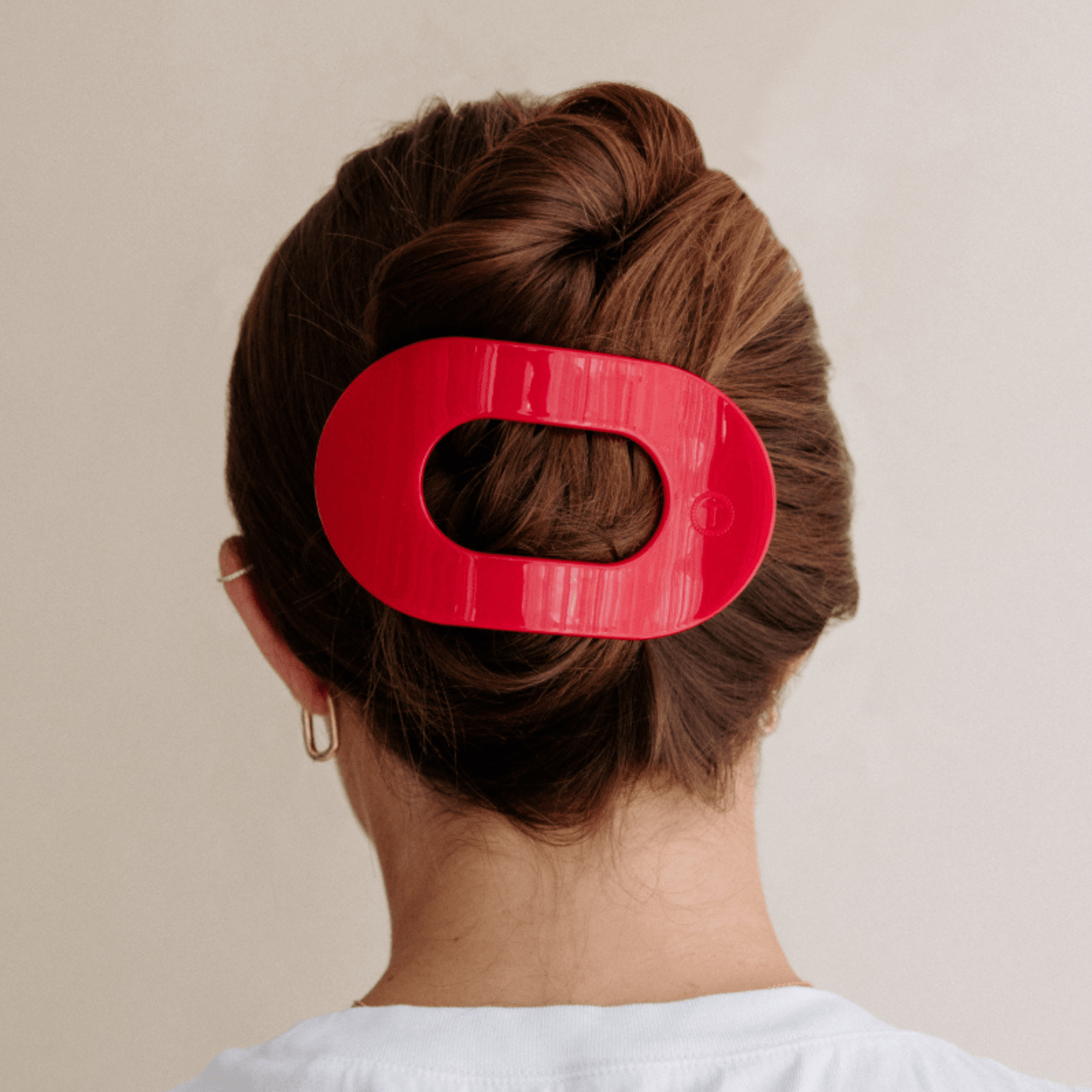 TELETIES - Red Carpet Ready Large Flat Round Hair Clip in Red - Large