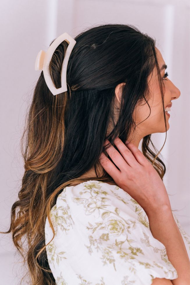 Open Almond Beige Medium Hair Clip - Medium Hair Clip - TELETIES
